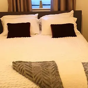 Serviced Leeds (West Yorkshire)