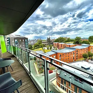Chic Leeds Apartment, Free Parking, Balcony Leeds (West Yorkshire)
